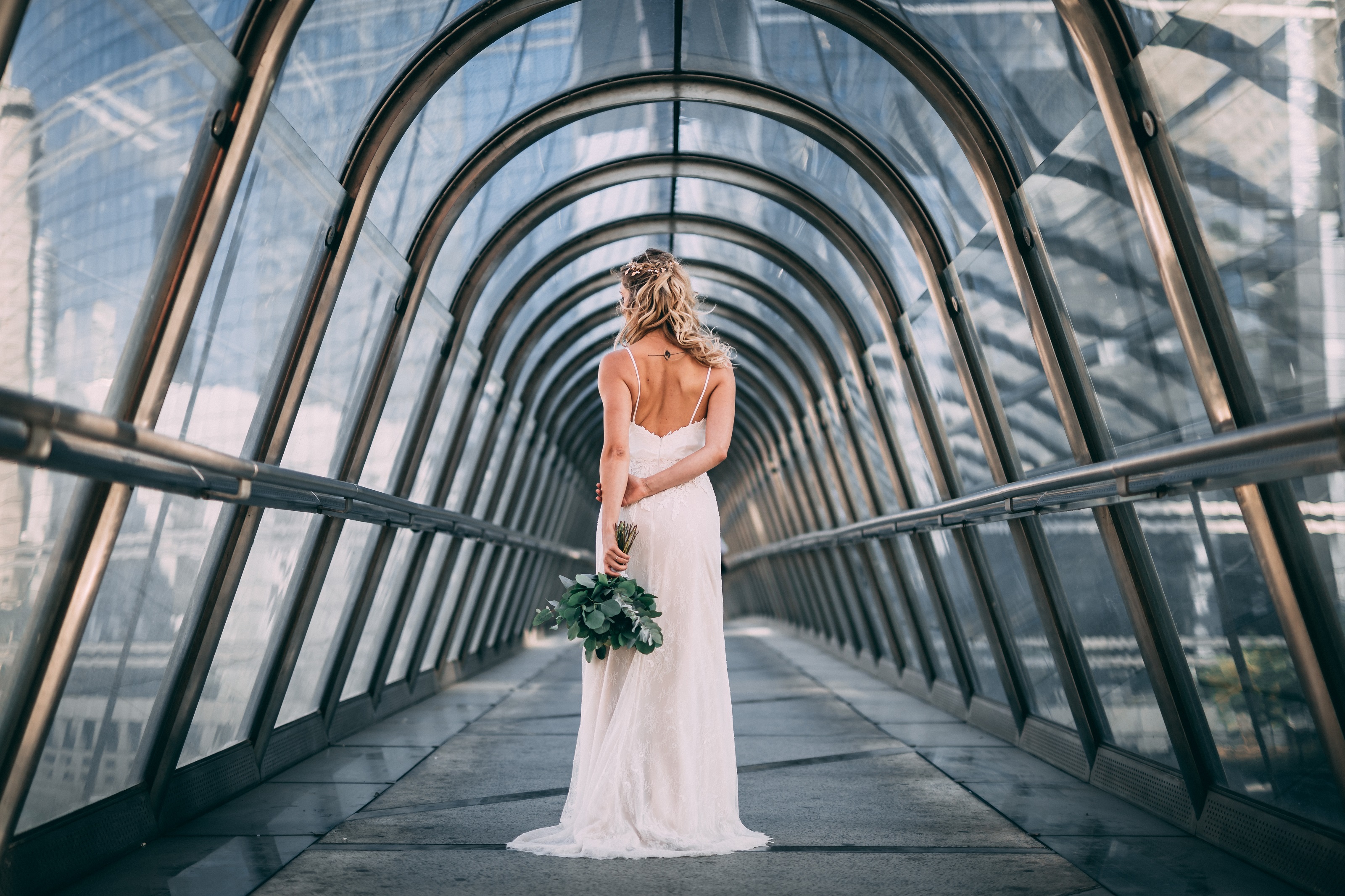 Shooting Inspiration Mariage à la Défense Photographe : Sidney On The Moon